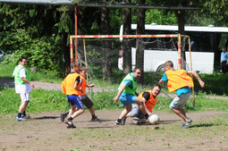 Футбольный матч между сотрудниками компании и воспитанниками детского дома