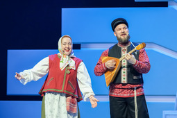 Дуэт "СмоРОДИНА" (Никита Гоев и Кристина Акимова) на фестивальной сцене