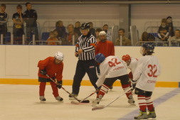 Первый матч по хоккею сыграли детские спортивные команды из городов Ржев и Старица