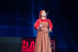 Юлия Чичирина исполнила русскую народную песню "а капелла"