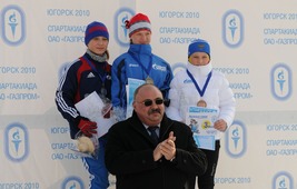 Полина Некрасова (первая справа) — бронзовый призер гонок классическим и свободным стилем