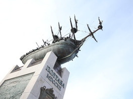 Памятный знак в честь линкора «Полтава»