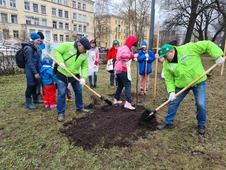 Сотрудники «Газпром трансгаз Санкт-Петербург» посадили дуб в Пионерском саду Санкт-Петербурга