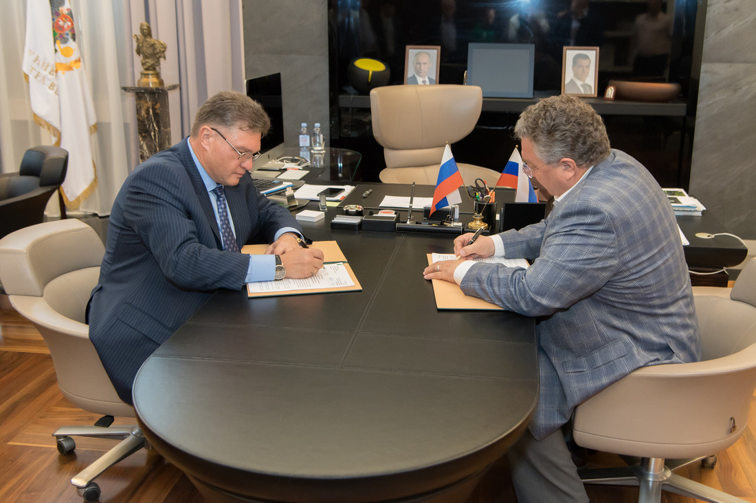 Георгий Фокин и Андрей Рудской во время подписания соглашения о сотрудничестве