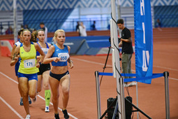 Алена Новикова (справа) на дистанции 1000 м