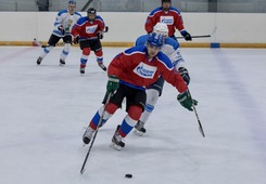 Состязания проходили на льду физкультурно-оздоровительного комплекса «Кристалл» в г. Валдае, построенного по программе «Газпром — детям»