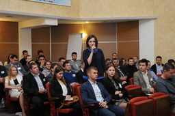 Вопрос из зала задает Юлия Иркова — студент политехнического университета