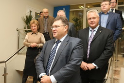 Генеральный директор ООО «Газпром трансгаз Санкт-Петербург» Г. А. Фокин приветствует учеников гимназии № 330 Санкт-Петербурга