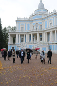 Дворцово-парковый ансамбль Ораниенбаума встретил посетителей яркими красками золотой осени