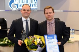 Генеральный директор ООО «Газпром трансгаз Екатеринбург» Алексей Крюков (слева) и Александр Аркуша на награждении