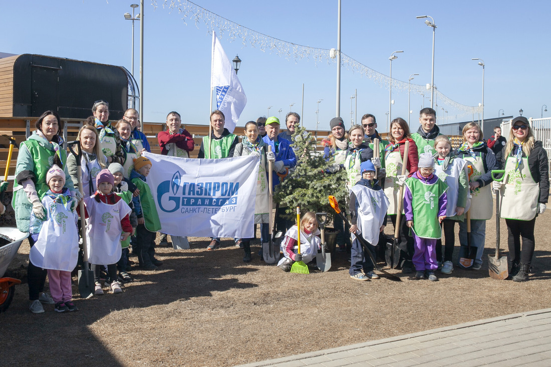 Сотрудники «Газпром трансгаз Санкт-Петербург» и члены их семей — участники субботника «Зеленая Весна-2023»