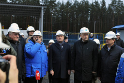 Георгий Фокин дает команду на продувку трубопровода на газораспределительной станции "Приозерск"